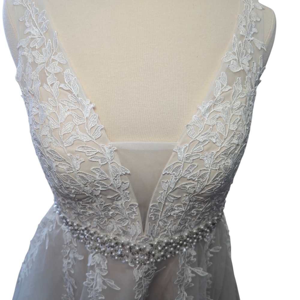 NWT Abao Wedding Elegant Lace and Tulle Dress White Cream Size 12 - Picture 5 of 16